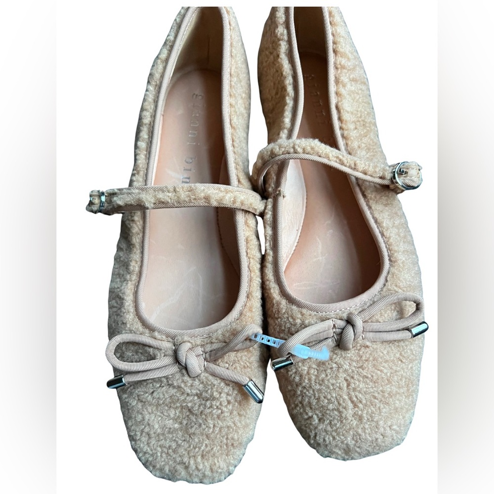 NWT Gianni Bini the Josie Two Faux Sherling Mary Jane Size 9 (no box)